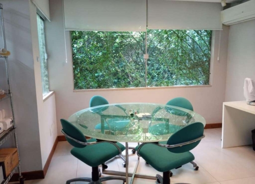 Casa comercial com 6 salas para alugar
