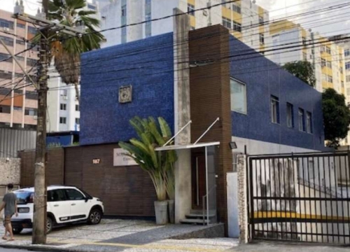 Casa comercial com 3 salas para alugar