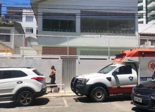 Casa comercial com 8 salas para alugar