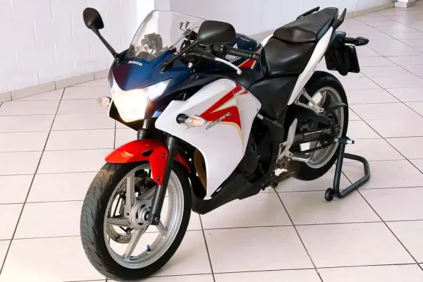 Honda Cbr 250 R à venda Chaves na Mão