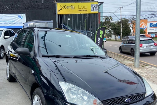 Ford FOCUS FASTBACK SE 2.0 16V P.SHIFT - SóCarrão