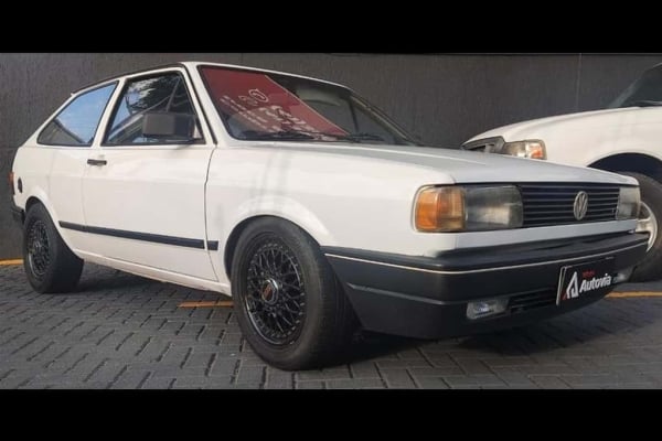 Gol GL 1994 com aro 17 e rebaixado