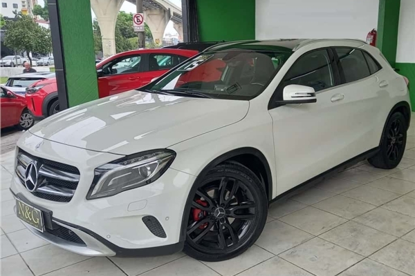 MERCEDES-BENZ GLA-200 Usados e Novos - São José Dos Campos, SP