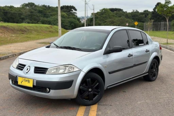 Renault Megane a partir de 2001 em Ponta Grossa - PR