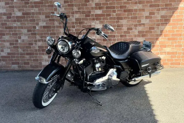 Harley-davidson Heritage à venda em Curitiba - PR | Chaves na Mão