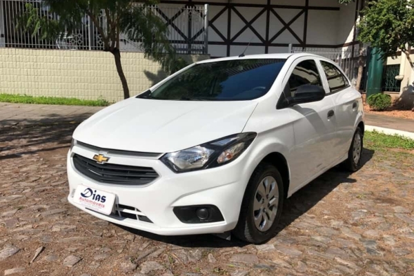 Chevrolet Onix 1.4 Mpfi Activ 4p em Novo Hamburgo, shift carro