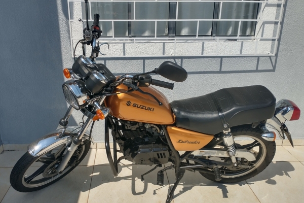 Comprar Suzuki Intruder 125 Vermelho 2011 em Botucatu-SP