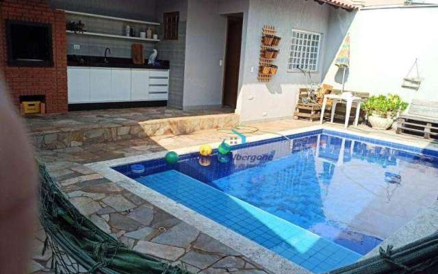 Casa com piscina em ótima localização na Zona Leste de Londrina, PR.