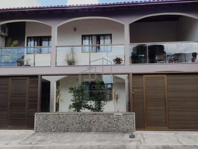 Casa com 6 quartos à venda na Rua Rio Branco, 1, Parque Residencial Laranjeiras, Serra, 240 m2 por R$ 1.500.000