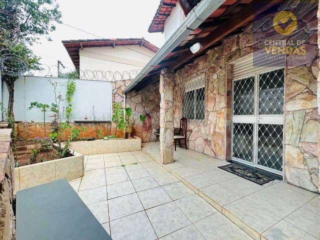 Casa com 3 quartos à venda na Rua dos Canoeiros, 00, Santa Mônica, Belo Horizonte, 194 m2 por R$ 650.000