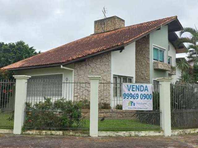 Casa à venda no bairro Carianos - Florianópolis/SC
