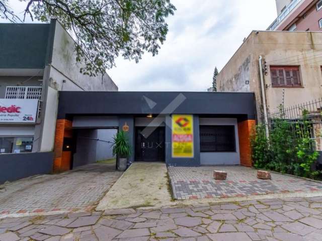 Casa com 3 quartos para alugar na Rua Carazinho, 325, Petrópolis, Porto Alegre por R$ 8.000