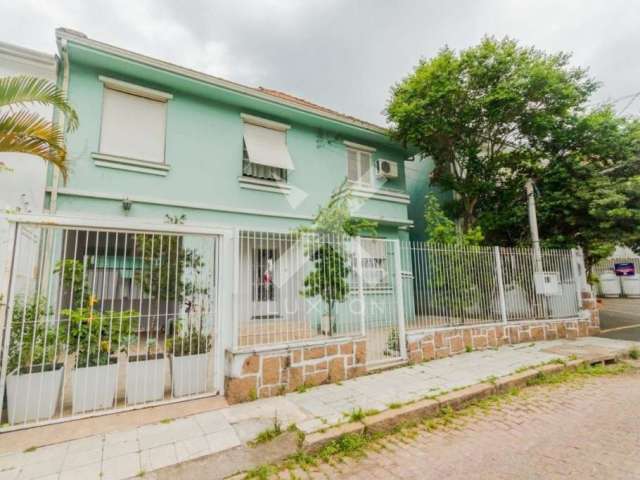 Casa com 3 quartos à venda na Xavier Ferreira, 113, Moinhos de Vento, Porto Alegre por R$ 899.000