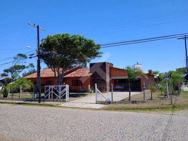 Casa com 4 quartos à venda na Guara, 792, Atlântida, Xangri-Lá por R$ 1.160.000