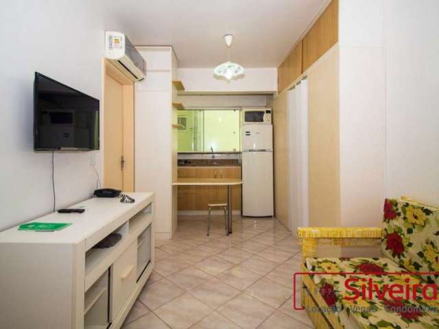 Apartamento com 2 quartos para alugar na Rua General João Manoel, 279, Centro Histórico, Porto Alegre por R$ 1.945