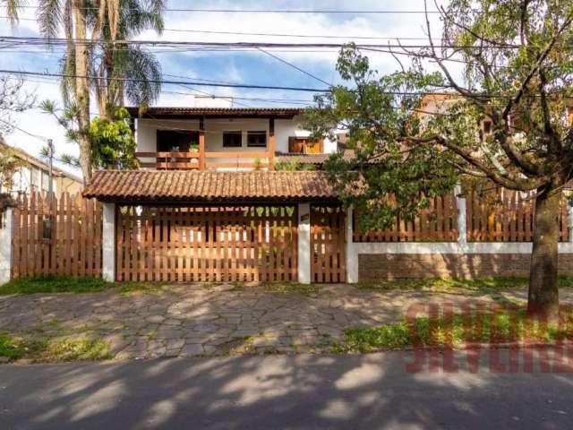 Casa com 5 quartos à venda na Rua Upamaroti, 794, Cristal, Porto Alegre por R$ 2.800.000
