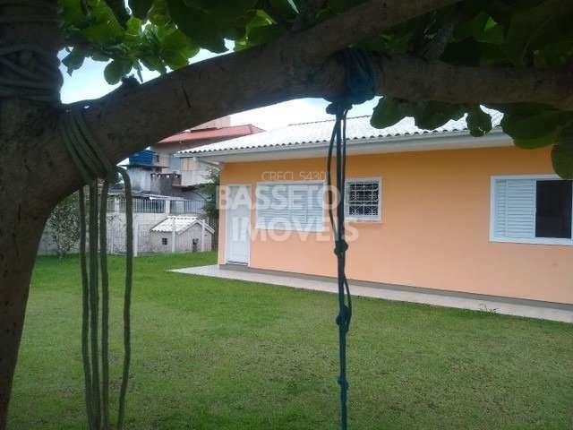 Casa com 3 quartos à venda na Avenida Deputado Diomício Freitas, 2486, Carianos, Florianópolis por R$ 923.000