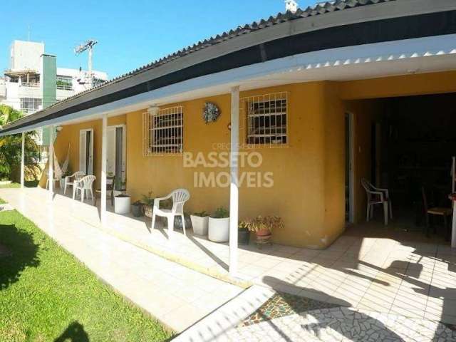 Casa com 3 quartos à venda na Rua Acary Margarida, 257, Canasvieiras, Florianópolis por R$ 1.250.000