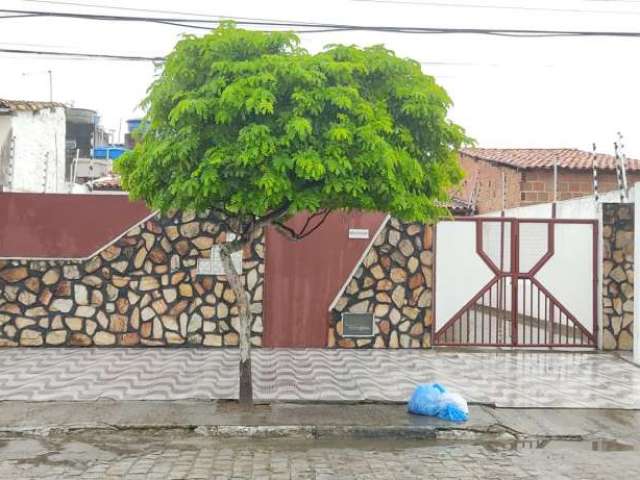 Casa em Campo Limpo  -  Feira de Santana
