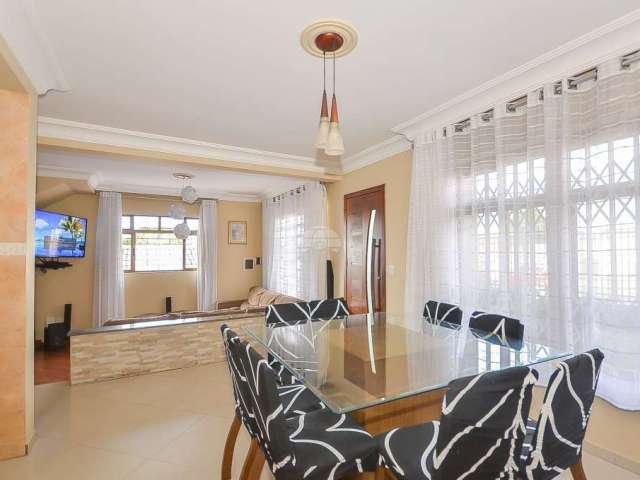 Casa com 4 quartos à venda na Rua Clara Polsin, 535, Novo Mundo, Curitiba, 270 m2 por R$ 1.100.000