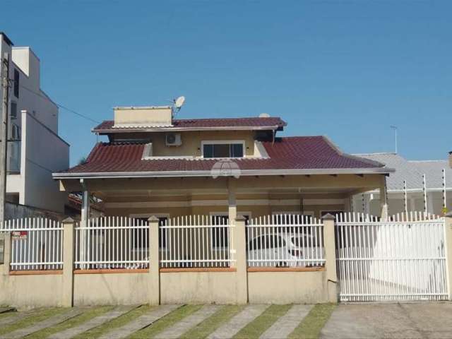 Casa com 4 quartos à venda na Avenida Patriarca, 959, Piçarras, Guaratuba, 200 m2 por R$ 850.000