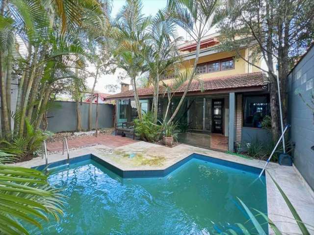Casa com 3 dormitórios à venda, 300 m² por R$ 1.200.000,00 - Jardim Semiramis - Cotia/SP