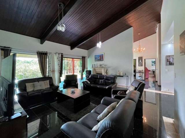 Casa com 3 dormitórios à venda, 590 m² por R$ 3.900.000,00 - Fazendinha - Carapicuíba/SP