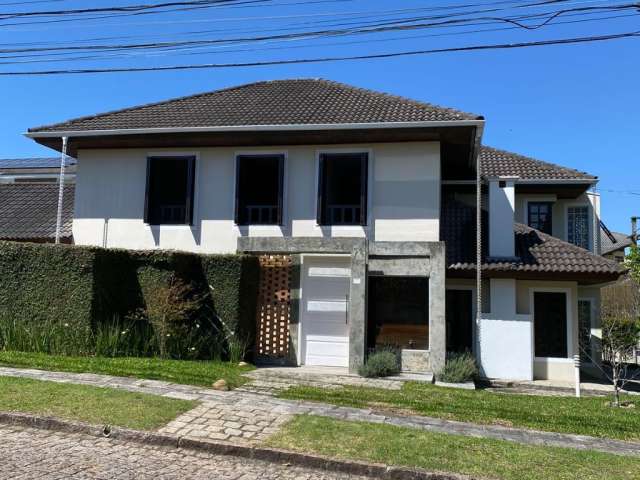 Sobrado em Condominio | 4 Dorms | 285m² priv | 4 vaga | Sta. Felicidade - Curitiba/PR