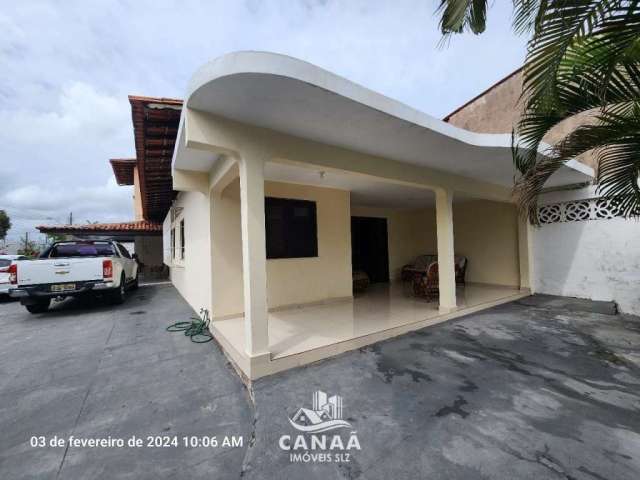 Vende-se Excelente Casa Ideal para ponto comercial - Filipinho - 3 quartos - Localizado na Av. João