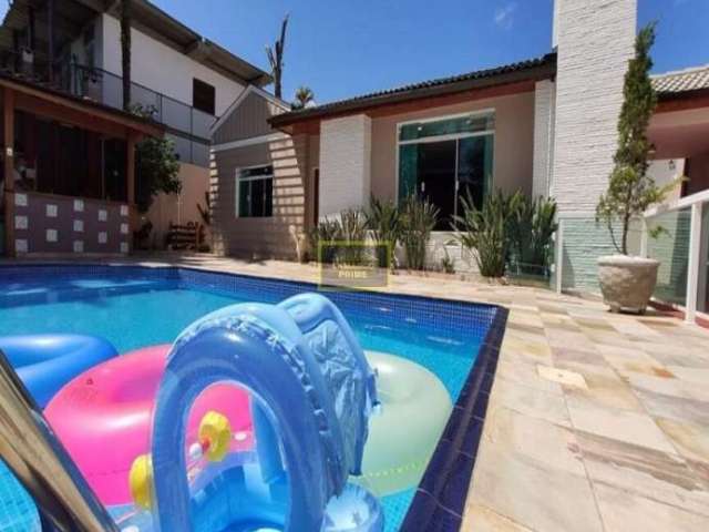 Casa com piscina para venda ou locação em Interlagos
