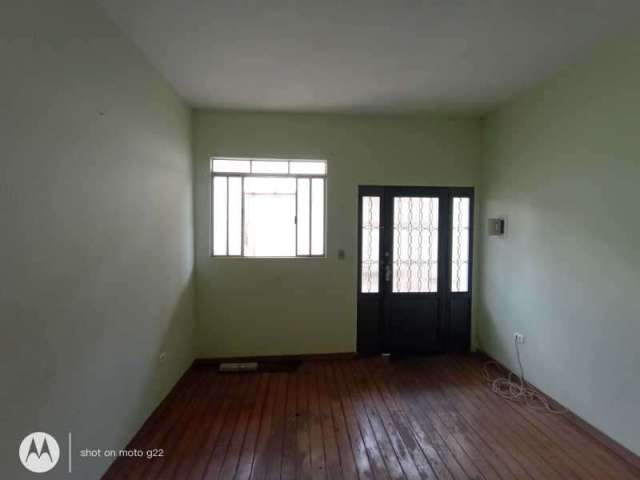 Casa com 2 quartos para alugar no Centro, Piracicaba  por R$ 1.300