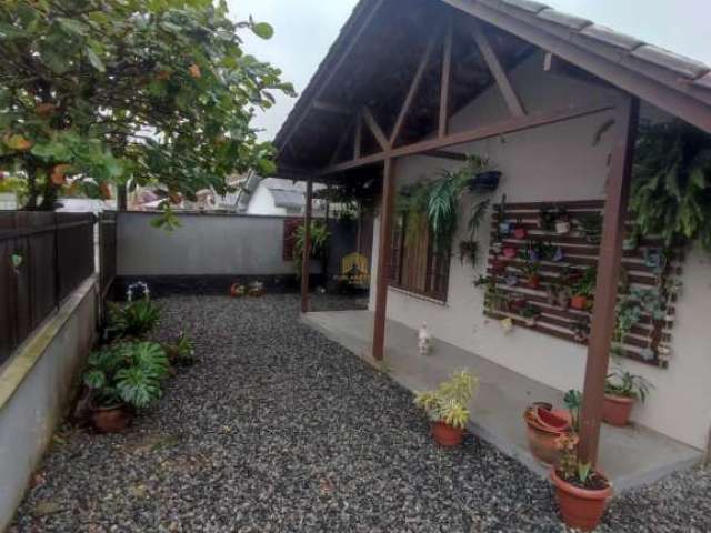 Casa com 3 quartos à venda na Paul Hellmuth Keller, 73, Adhemar Garcia, Joinville por R$ 509.000