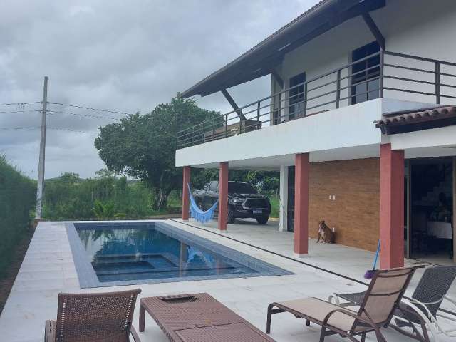 Excelente Casa de Campo, 2 pavimentos, 3 suítes, no Condomínio Lagos Country Resort