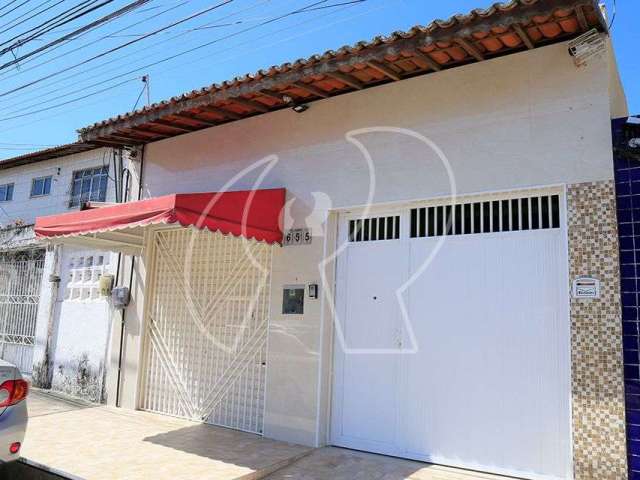 Casa com 3 dormitórios à venda, 198 m² por R$ 535.000,00 - Montese - Fortaleza/CE