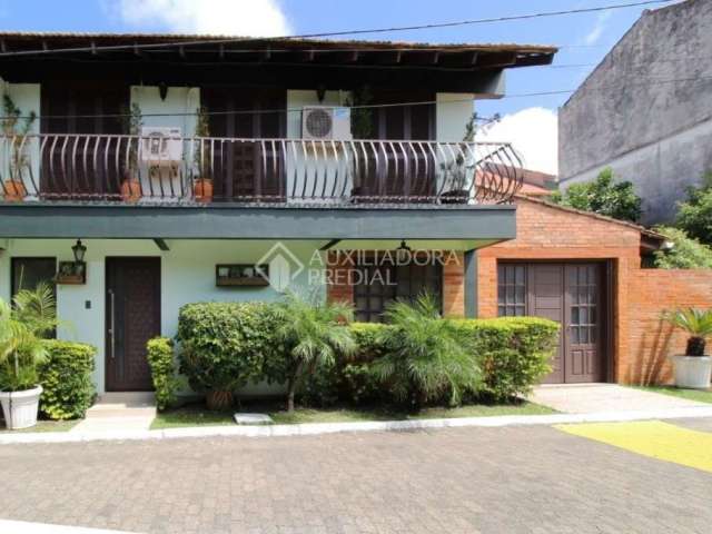 Casa em condomínio fechado com 3 quartos à venda na Avenida Juca Batista, 1490, Cavalhada, Porto Alegre, 196 m2 por R$ 480.000