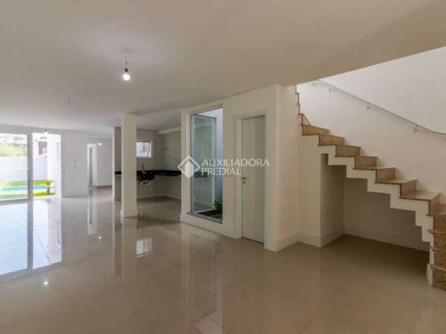 Casa com 3 quartos à venda na Rua Miracema, 306, Chácara das Pedras, Porto Alegre, 233 m2 por R$ 1.750.000
