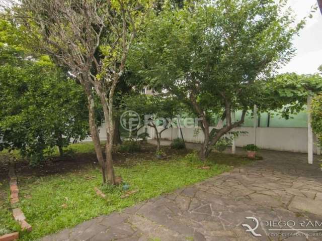Terreno em condomínio fechado à venda na Rua Carlos Ferreira, 135, Teresópolis, Porto Alegre, 111 m2 por R$ 230.000