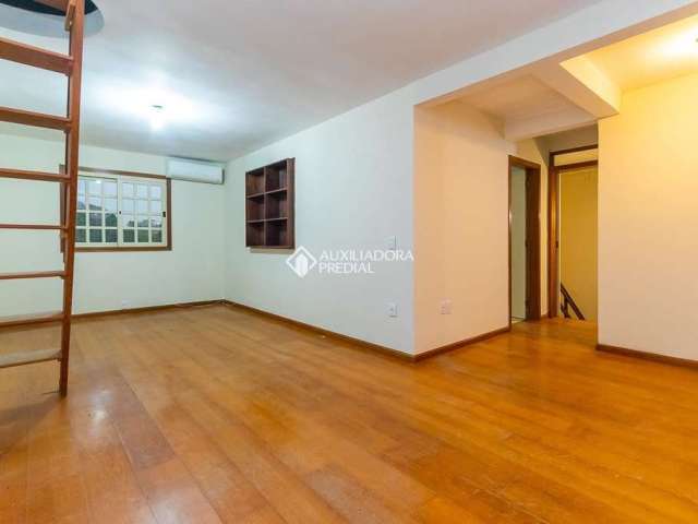 Casa em condomínio fechado com 3 quartos à venda na Travessa Nossa Senhora de Lourdes, 612, Tristeza, Porto Alegre, 255 m2 por R$ 495.000