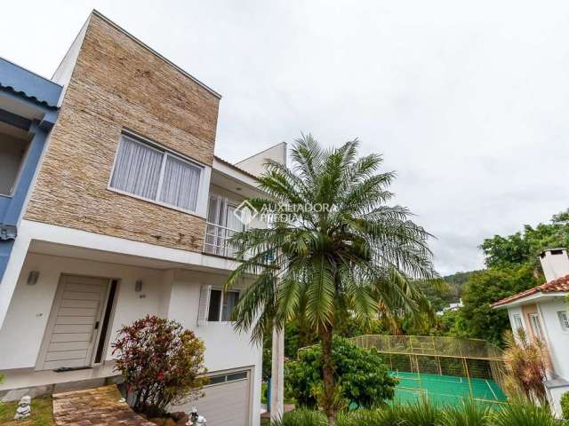 Casa em condomínio fechado com 3 quartos à venda na Rua Adriano Pereira da Silva, 311, Vila Nova, Porto Alegre, 300 m2 por R$ 850.000