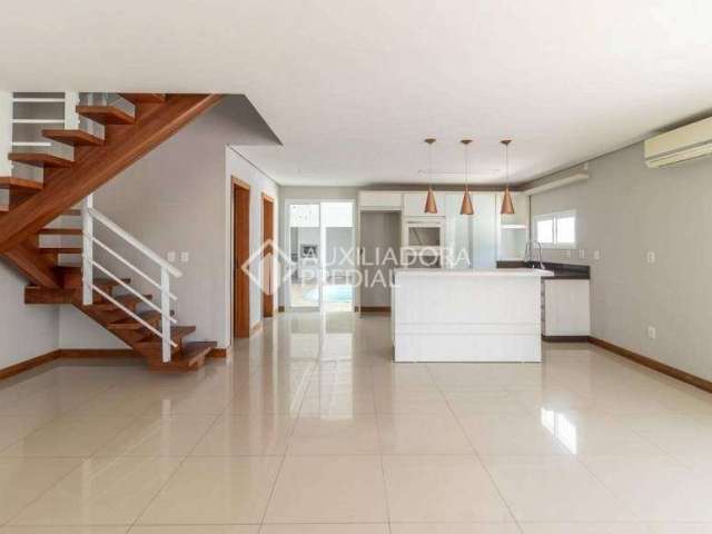 Casa em condomínio fechado com 3 quartos à venda na João Goulart, 467, Centenário, Torres, 220 m2 por R$ 889.000