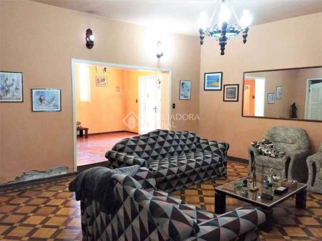 Casa em condomínio fechado com 3 quartos para alugar na Rua Coronel Neves, 472, Medianeira, Porto Alegre, 450 m2 por R$ 6.000