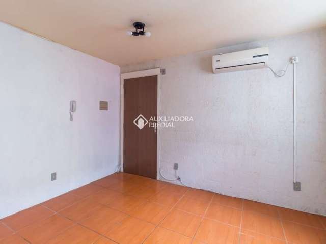 Apartamento com 2 quartos para alugar na Rua Vinte e Seis de Março, 415, Mário Quintana, Porto Alegre, 48 m2 por R$ 700