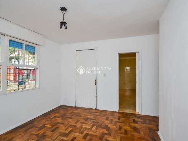 Casa em condomínio fechado com 3 quartos para alugar na Rua Investigador Pedro Loeci Martins, 50, Nonoai, Porto Alegre, 75 m2 por R$ 2.200