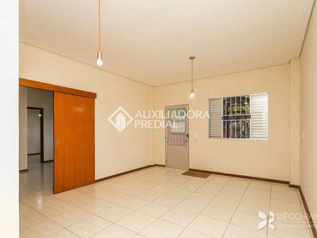 Apartamento com 4 quartos para alugar na Rua Engenheiro Antônio Carlos Tibiriçá, 148, Petrópolis, Porto Alegre, 77 m2 por R$ 2.000