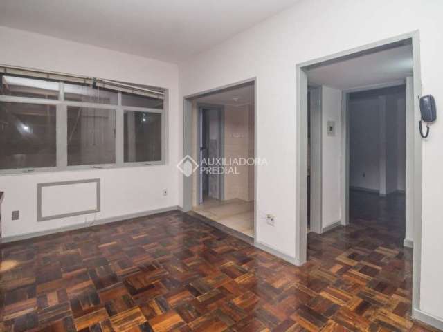 Apartamento com 1 quarto para alugar na Avenida Borges de Medeiros, 652, Centro Histórico, Porto Alegre, 54 m2 por R$ 900