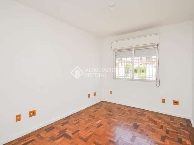 Casa em condomínio fechado com 2 quartos para alugar na Rua Oscar Schneider, 80, Medianeira, Porto Alegre, 72 m2 por R$ 1.900