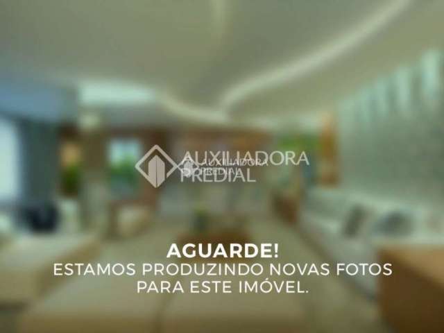 Apartamento com 3 quartos para alugar na Rua César Lombroso, 146, Rio Branco, Porto Alegre, 90 m2 por R$ 1.850
