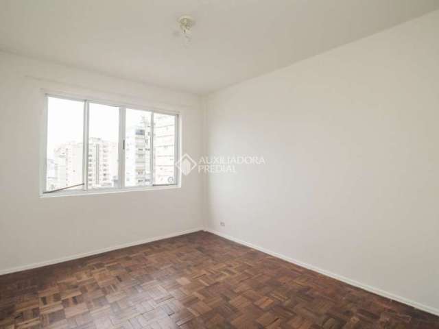 Apartamento com 1 quarto para alugar na Rua Ramiro Barcelos, 1700, Rio Branco, Porto Alegre, 28 m2 por R$ 900