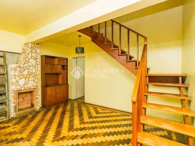 Casa em condomínio fechado com 3 quartos para alugar na Avenida Protásio Alves, 2647, Petrópolis, Porto Alegre, 254 m2 por R$ 4.300