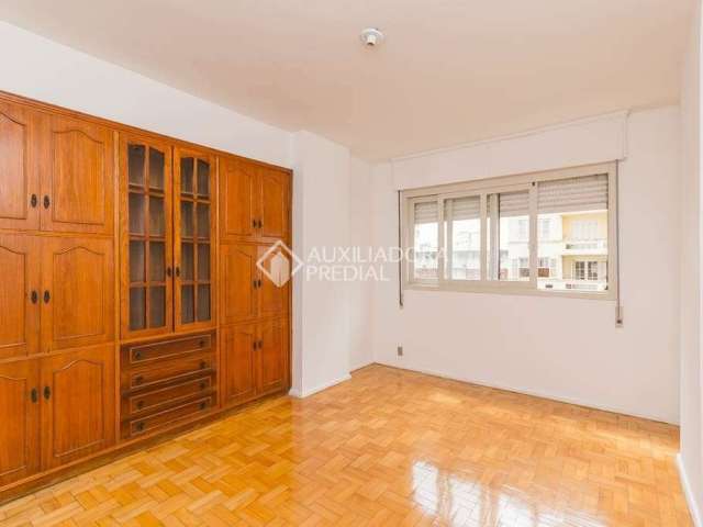 Apartamento com 3 quartos para alugar na Rua Duque de Caxias, 1304, Centro Histórico, Porto Alegre, 106 m2 por R$ 2.250